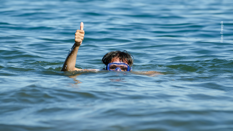 Lo que parecía una tarde soñada de surf terminó en polémica: una influencer descubrió que nadó entre aguas contaminadas.