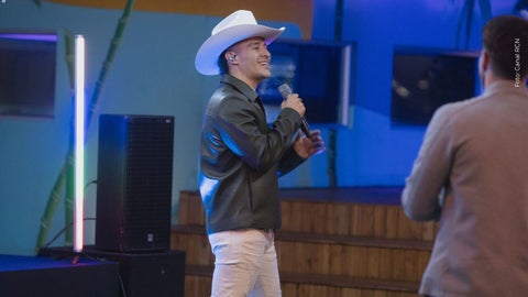 Luis Alfonso sorprendió al hacer caravana por Bogotá y sus fans se emocionaron.