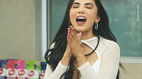 Karina García sorprendió a seguidora con inesperado regalo | VIDEO