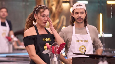 Andrea Guzmán no aguantó más y rompió en llanto en MasterChef