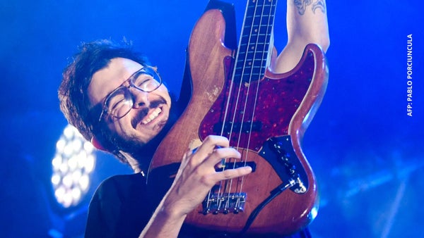 Morat logra su primer número uno con “Me Toca a Mí” y Camilo