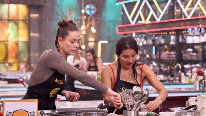Michelle y Caterin Escobar en MasterChef Celebrity
