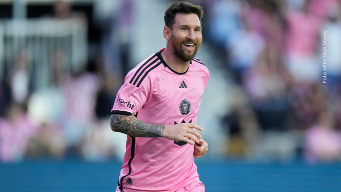 Refik Anadol usó inteligencia artificial y datos biométricos para capturar la emoción de Messi en ese momento.