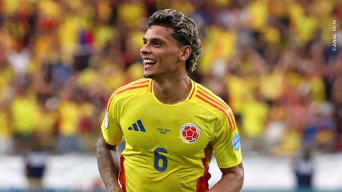 Richard Ríos con su novia