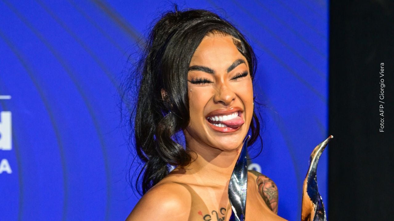 Yailin 'la más viral' posando en la alfombra roja de los Premios Billboard de la Música Latina 2024 Yailin 'la más viral' en Premios Billboard de la Música Latina 2024