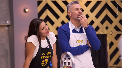 Caterine Escobar y Mario Yepes en MasterChef Celebrity 2025.