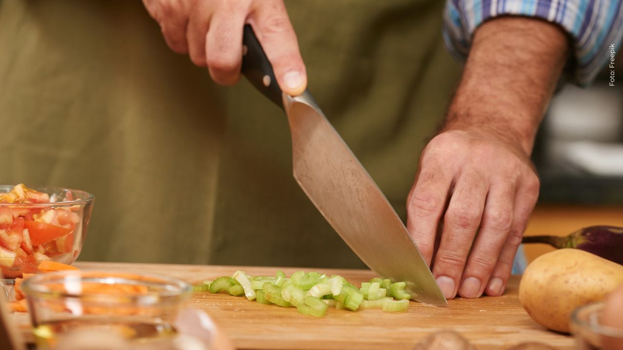 Evita cortarte mientras cocinas, según lección de Jorge Rausch