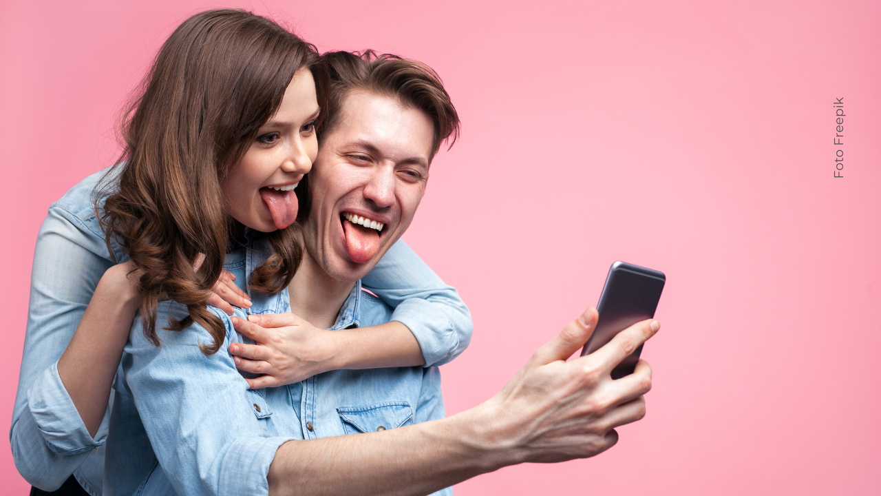 Pareja, amor, redes sociales