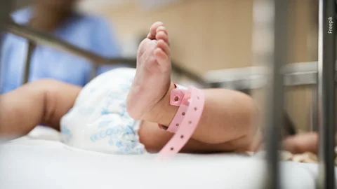 Nace en Ohio el bebé más antiguo del mundo: un embrión congelado