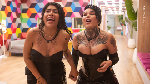 La Toxi Costeña y Yina Calderón en La casa de los famosos Colombia.