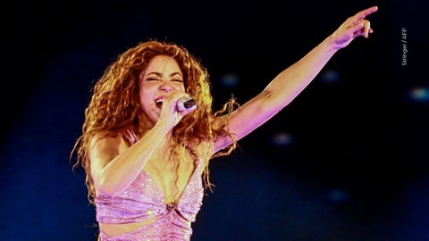 Shakira comparte video conduciendo tras hacer historia en el Sofi Stadium