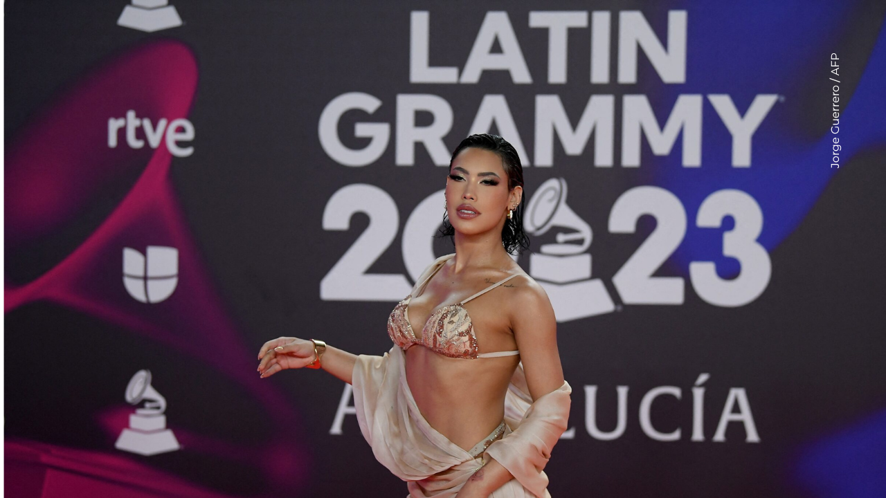 Ana del Castillo sorprende al público por sus tatuajes