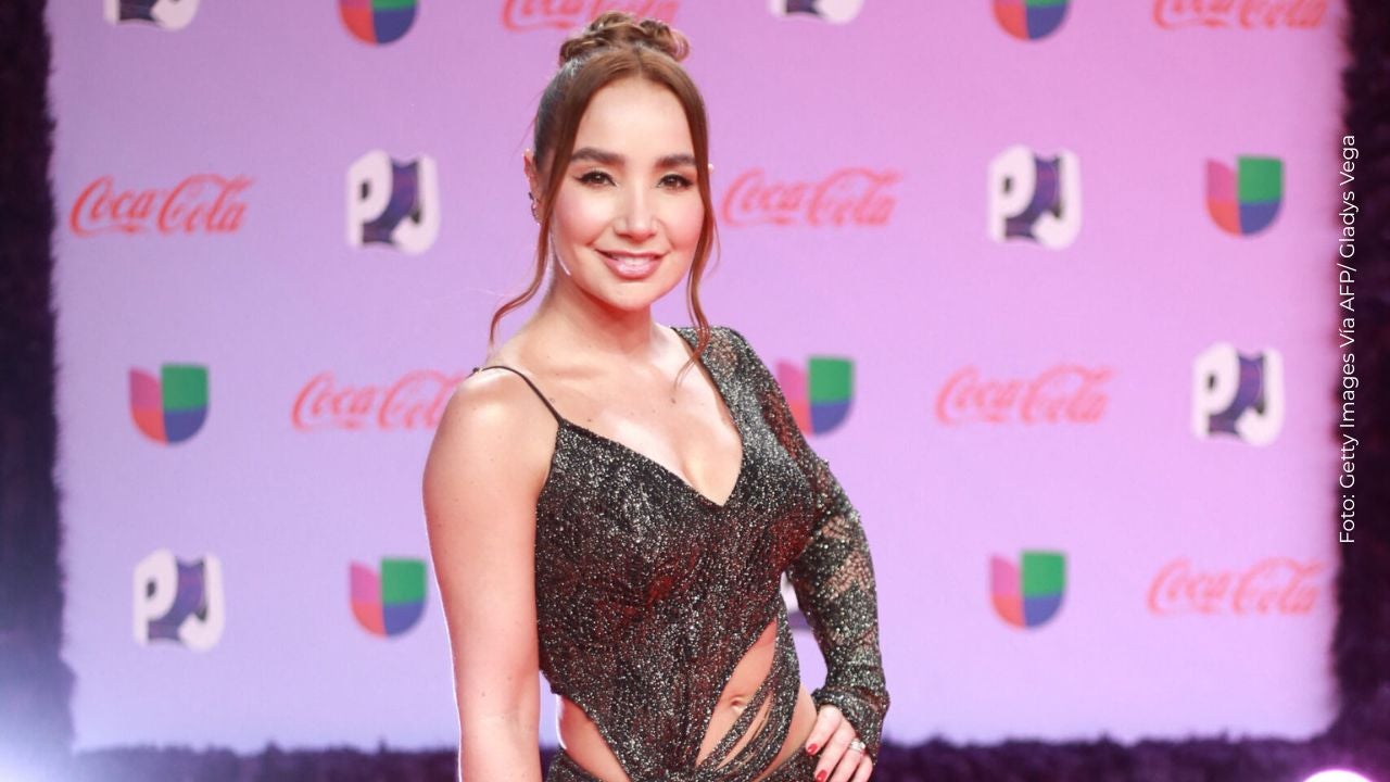 Paola Jara posando en los Premios Juventud 2023