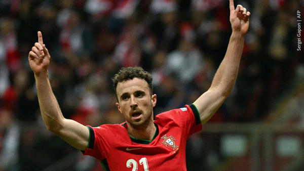 Diogo Jota y André Silva reciben emotivo homenaje en la Premier League tras su pérdida Diogo Jota y André Silva reciben emotivo homenaje en la Premier League tras su pérdida