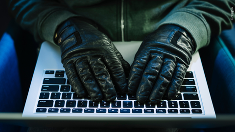 Actriz fue captada en video llevándose un computador de un spa