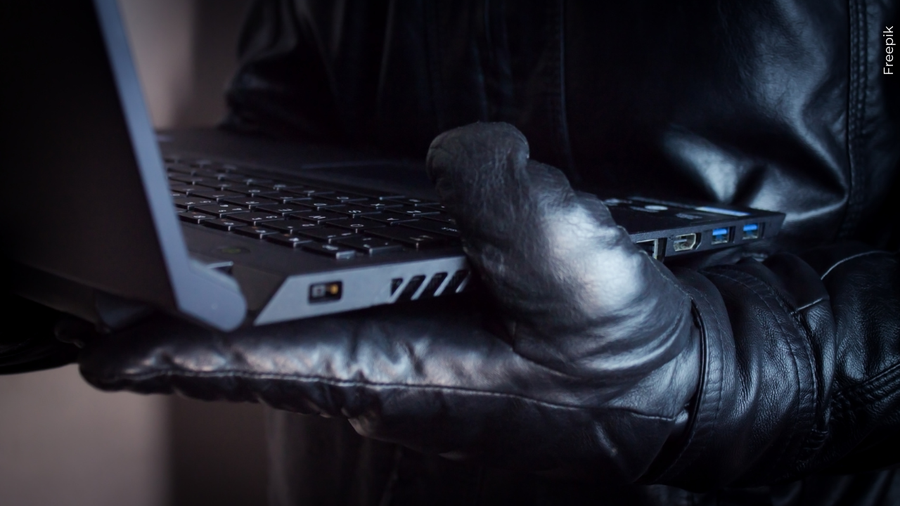 Actriz fue captada en video llevándose un computador de un spa