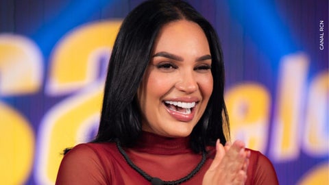 Andrea Valdiri le canta a su mamá