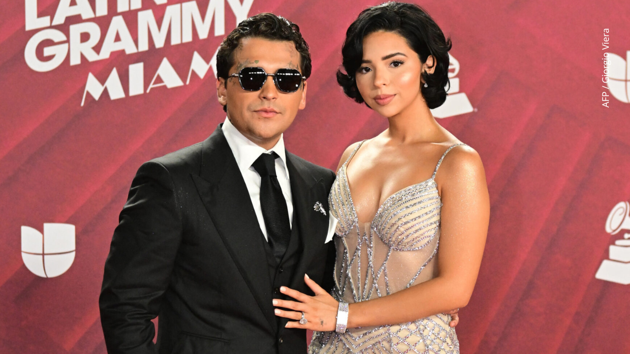 Christian Nodal y Ángela Aguilar asisten a la 25.ª Entrega Anual de los Premios Grammy Latinos.