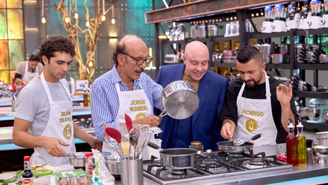 Jorge Herrera junto a sus compañeros y chef Jorge Rausch