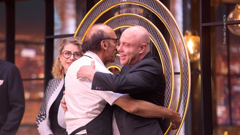 Abrazo entre Jorge Herrera y Jorge Rausch.
