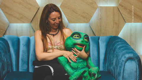 Mafe Walker establece comunicación telepática con naves extraterrestres