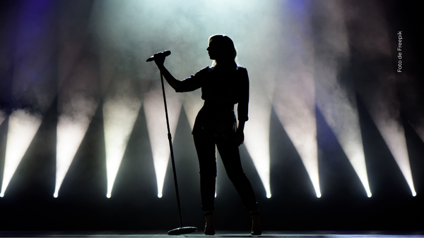 Cantante mexicana se hace viral al cantar frente a un solo espectador en feria de Zacatlán