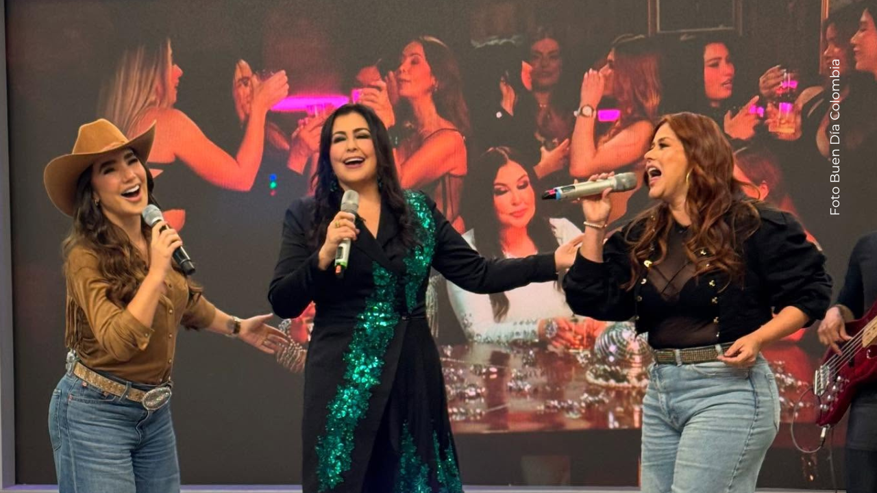 Una niña levantó un cartel pidiendo cantar con Arelys Henao en pleno concierto.