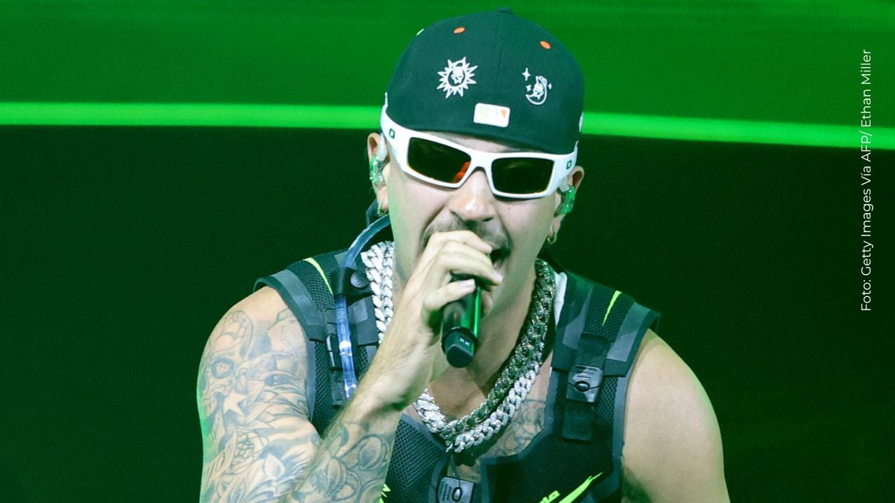 Feid cantando en un concierto en Las vegas