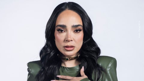 Manelyk González posando para el intercambio de La casa de los famosos México a la de Colombia