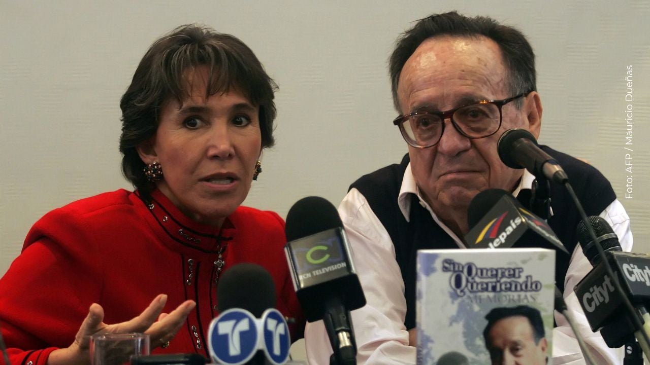 Florinda Meza y Roberto Gómez Bolaños en una conferencia en Bogotá