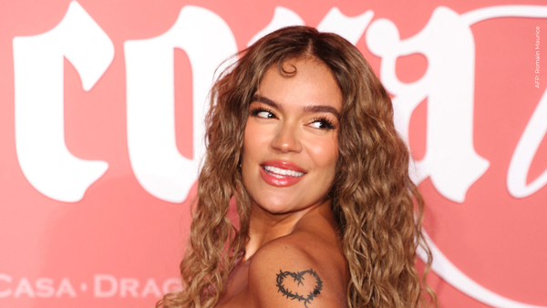 Karol G reaparece con nuevo corte de cabello y genera debate en redes sociales Karol G reaparece con nuevo corte de cabello y genera debate en redes sociales