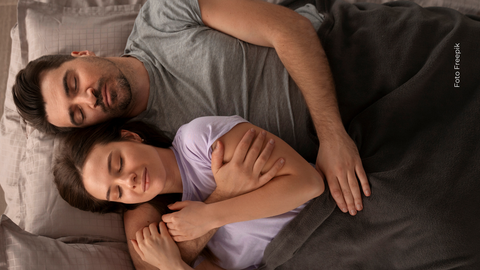 Dormir bien no siempre significa dormir más. Esto dicen los expertos sobre la calidad del sueño en hombres y mujeres.
