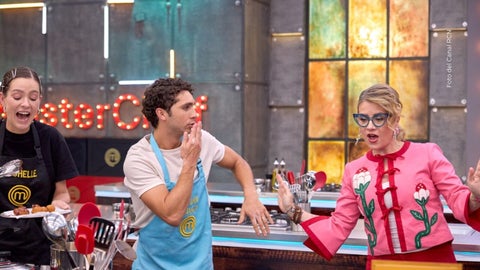 Julian Zuluaga se divierte en la cocina de MasterChef celebrity