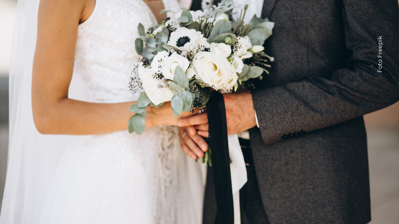 La boda quedó en silencio tras la inesperada respuesta de la novia. Su decisión divide opiniones en redes.