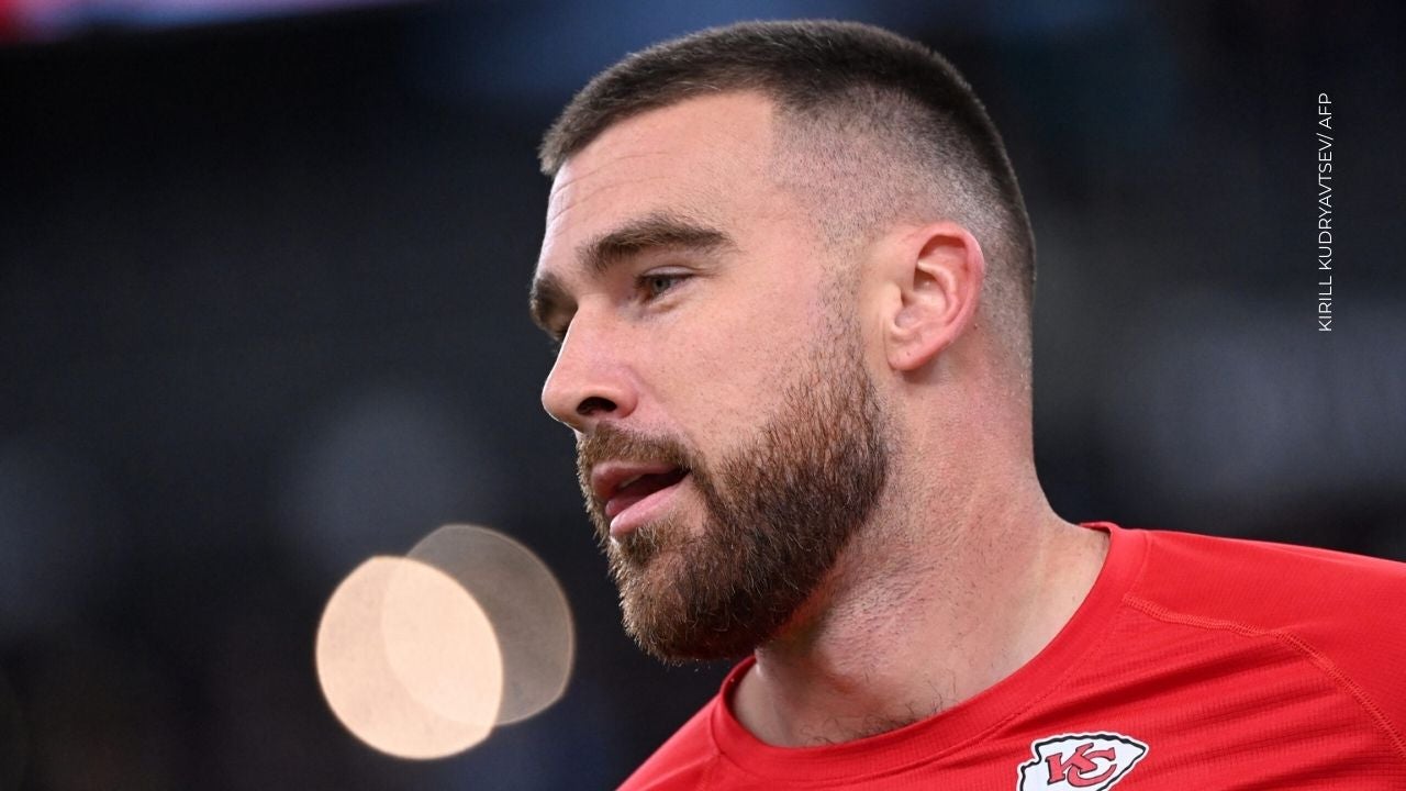 Travis Kelce llama la atención por los detalles de su vida fuera del campo.