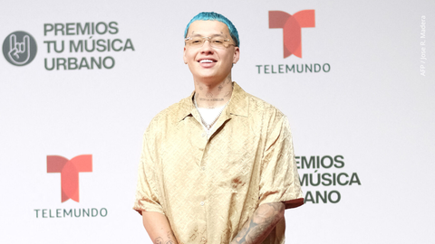 Blessd asiste a Premios Tu Música Urbano 2022.