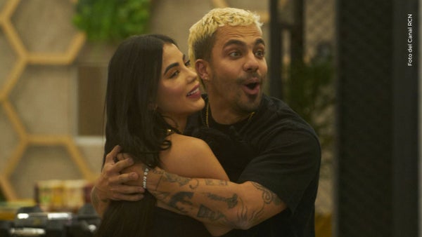 Altafulla y Karina García se trastean un colchón sobre el auto: “Una colombianada” | VIDEO Altafulla y Karina García se trastean un colchón sobre el auto: “Una colombianada” | VIDEO