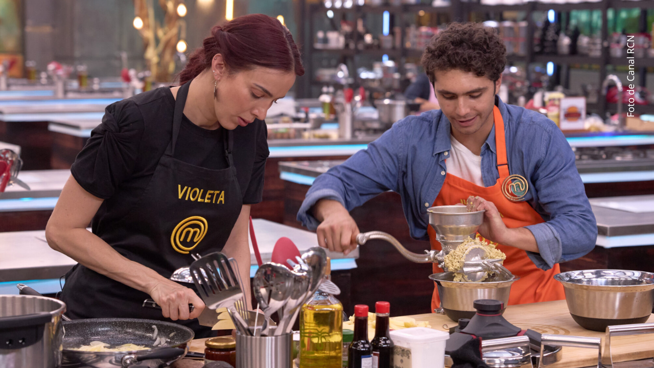 Violeta Bergonzi y Julián Zuluaga en MasterChef Celebrity 2025.