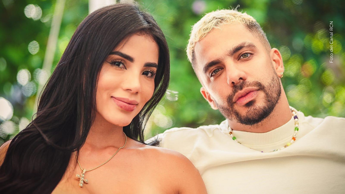 Altafulla y Karina celebrando su éxito musical en familia