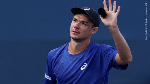 ¿Quién es el hombre que le arrebató la gorra de Majchrzak a un niño en la US Open? ¿Quién es el hombre que le arrebató la gorra de Majchrzak a un niño en la US Open?