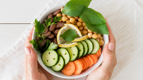 Verduras como el brócoli y espinacas sí tienen espacio en la dieta keto.