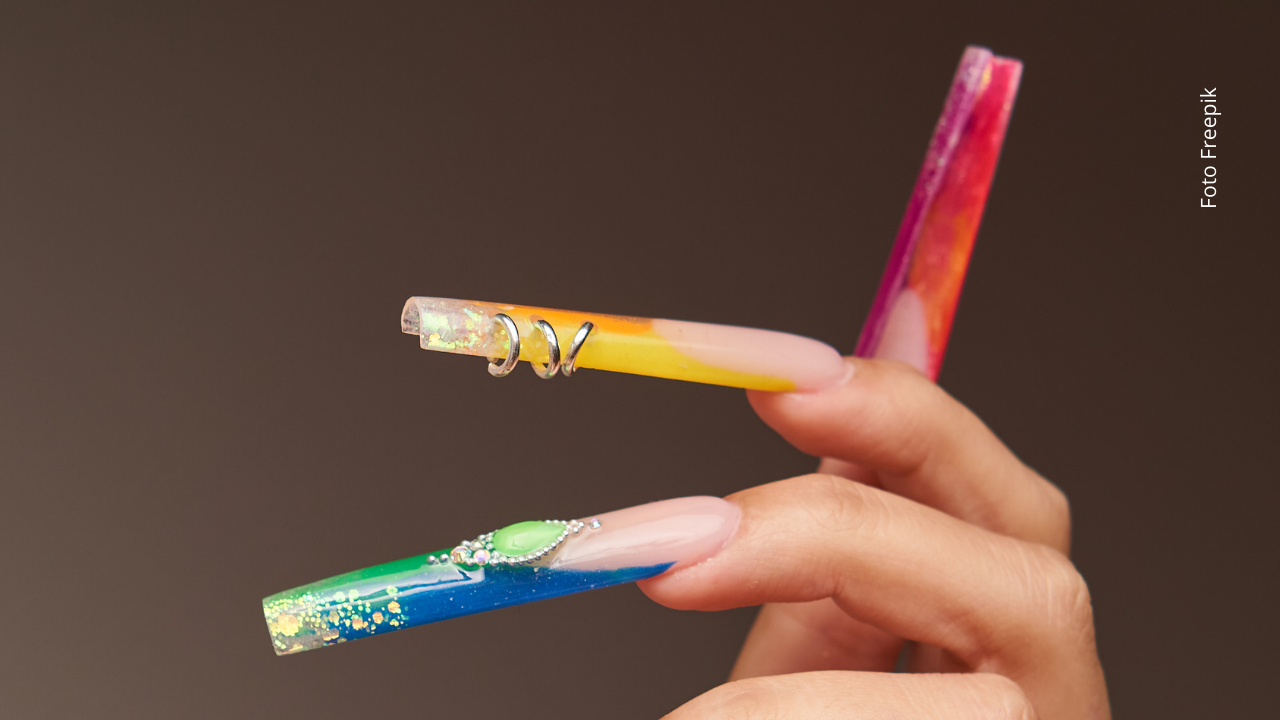 Lee Redmond pasó tres décadas sin cortarse las uñas, alcanzando un récord Guinness mundial que la convirtió en un ícono de perseverancia.