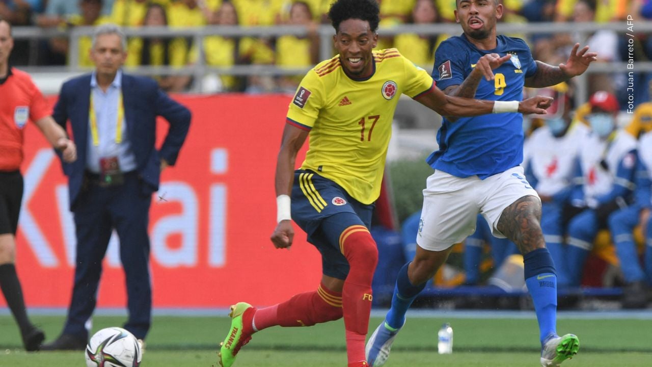 El jugador Johan Mojica de la Selección Colombia sorprendió al usar un bolso de lujo que cuesta una millonada.