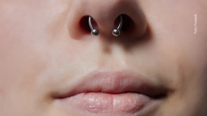 Actualmente, su cuerpo acumula más de 15.000 piercings y sueña con llegar a los 20.000. Actualmente, su cuerpo acumula más de 15.000 piercings y sueña con llegar a los 20.000.