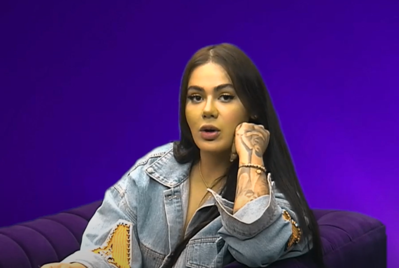 Cintia Cossio hace broma recién parida