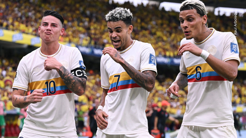 Luis Díaz celebra con James Rodríguez y Richard Ríos después de anotar durante la Copa Sudamericana de la Copa Mundial de la FIFA 2026.