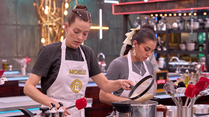 Valentina Taguado y Michelle Rouillard en MasterChef Celebrity 2025.