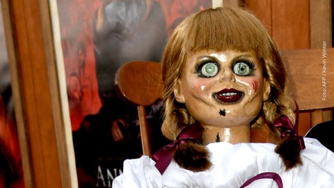 La muñeca Annabelle en el estreno de "Annabelle Comes Home" de Warner Bros.