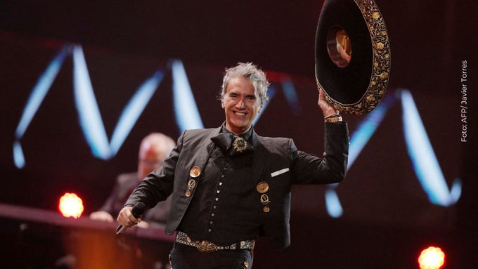 Alejandro Fernández durante su concierto en Villa del Mar, Chile