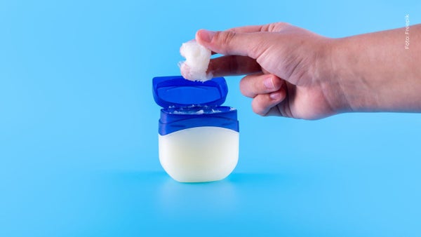 Vaselina para que dure más tiempo el perfume: el truco de belleza que pocos conocen